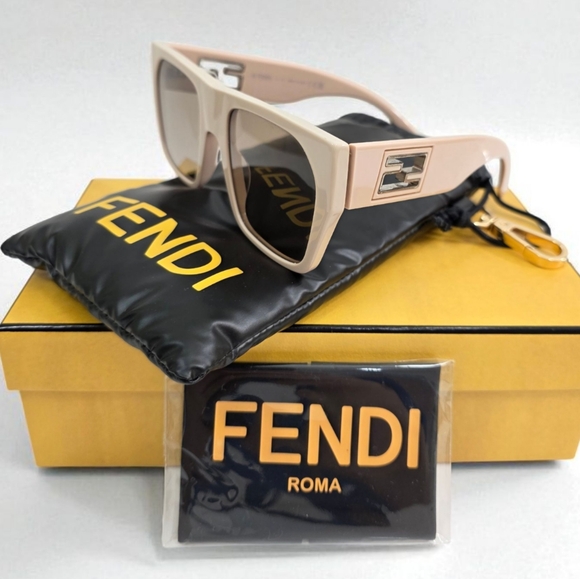 Fendi Accessories - ✨️Authentic Fendi Baguette Beige/Mauve Fashion Mask Chunky Bold Sunglasses